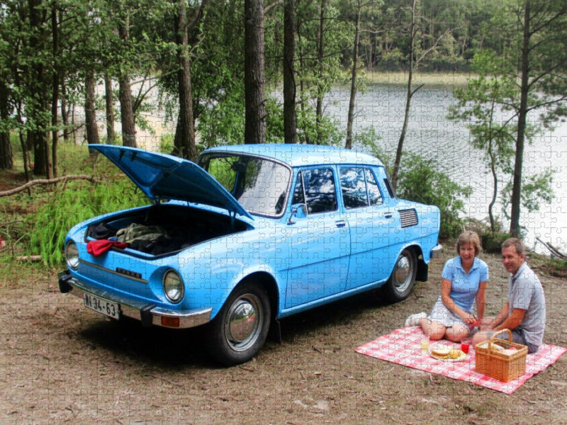 Mit dem Skoda zum Picknick am See in der DDR - CALVENDO Foto-Puzzle'