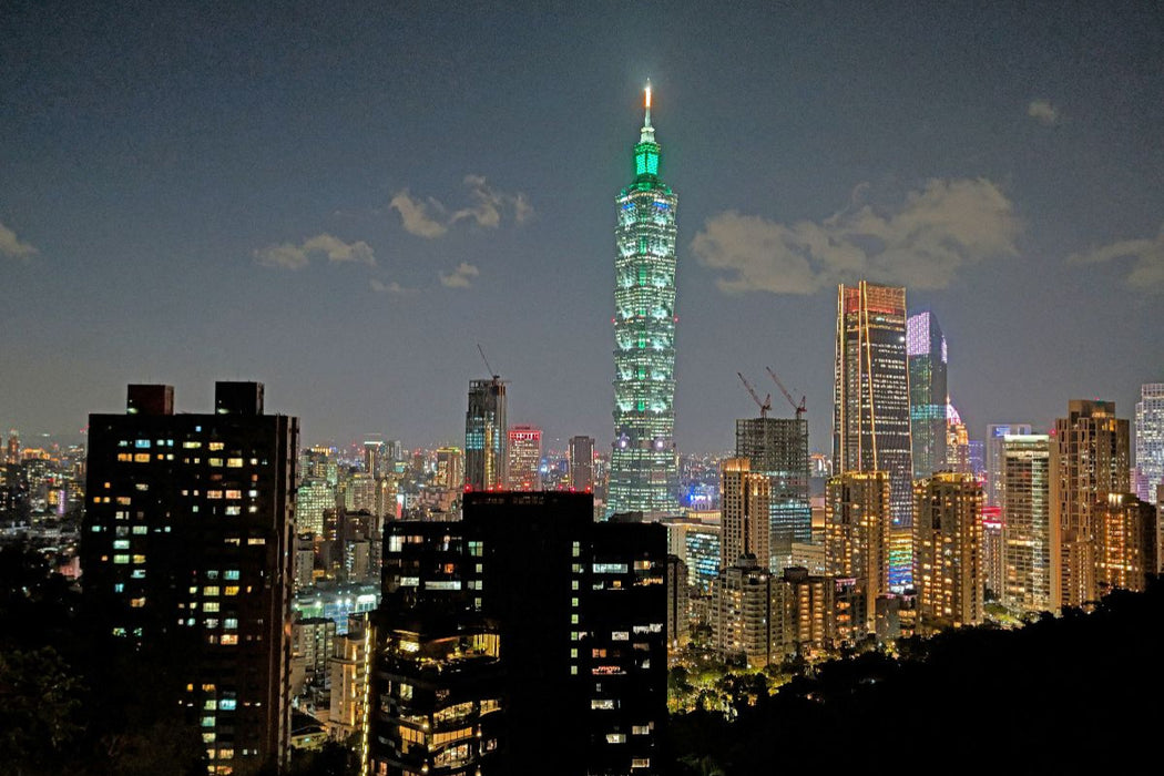 Premium Textil-Leinwand Taipeh bei Nacht