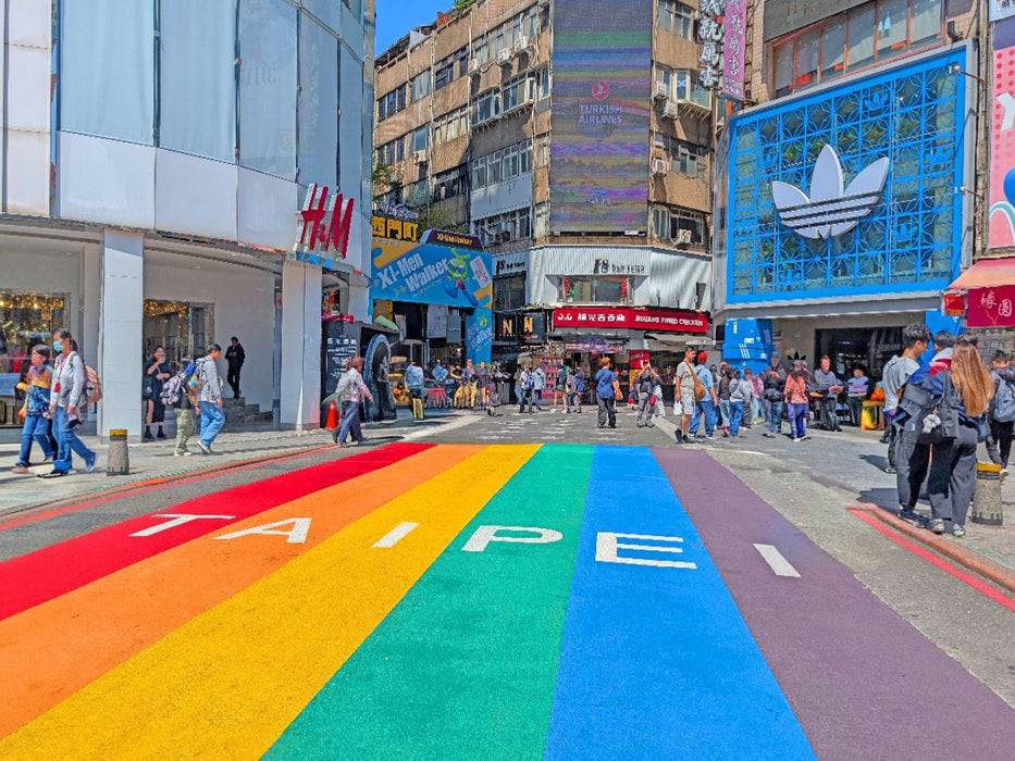 Regenbogen Zebrastreifen in Taipeh - CALVENDO Foto-Puzzle'