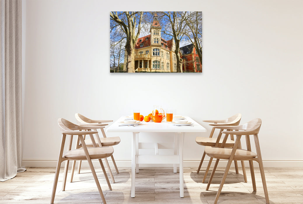 Premium Textil-Leinwand Güstrow, „Gelbe Villa“ in der Grabenstraße 16 in der Frühlingssonne