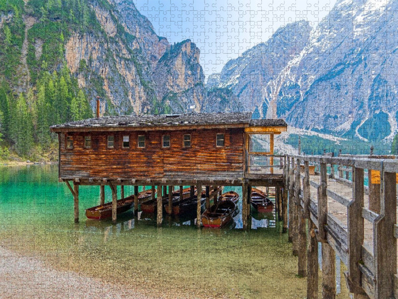 Bootshaus am Pragser Wildsee - CALVENDO Foto-Puzzle'