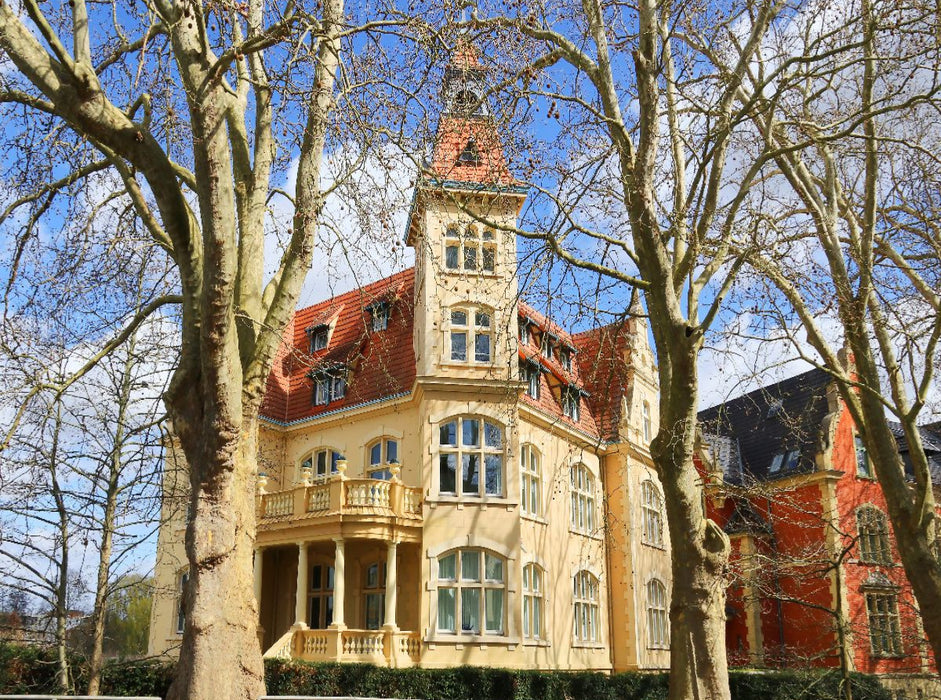 Güstrow, „Gelbe Villa“ in der Grabenstraße 16 in der Frühlingssonne - CALVENDO Foto-Puzzle'