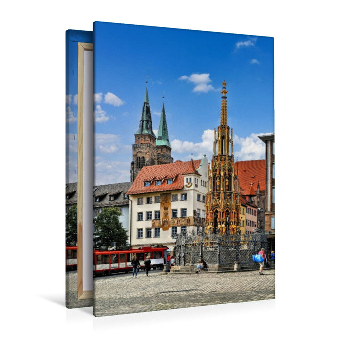 Premium Textil-Leinwand Schöner Brunnen am Hauptmarkt mit Türmen der Sebalduskirche in Nürnberg, Bayern