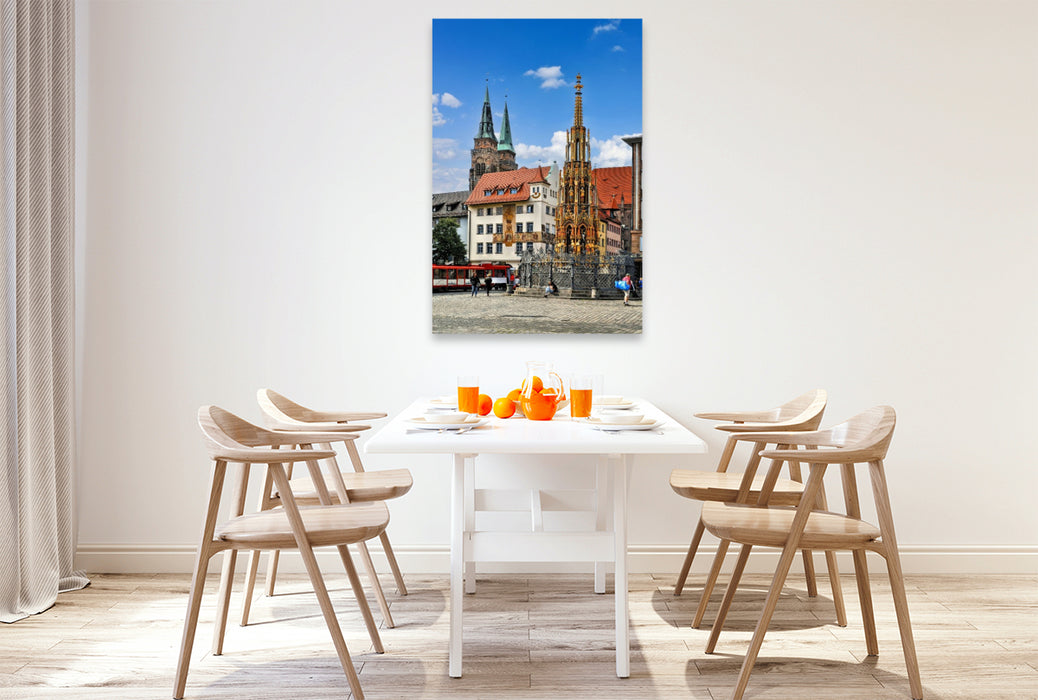 Premium Textil-Leinwand Schöner Brunnen am Hauptmarkt mit Türmen der Sebalduskirche in Nürnberg, Bayern