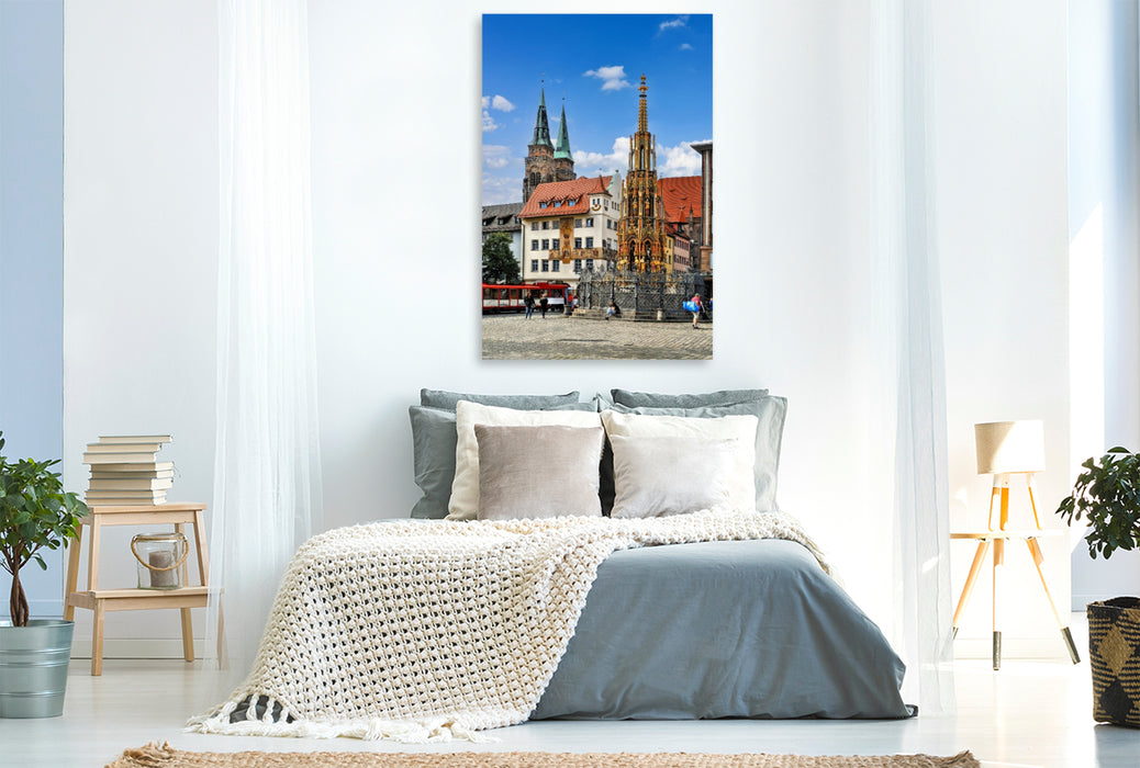 Premium Textil-Leinwand Schöner Brunnen am Hauptmarkt mit Türmen der Sebalduskirche in Nürnberg, Bayern