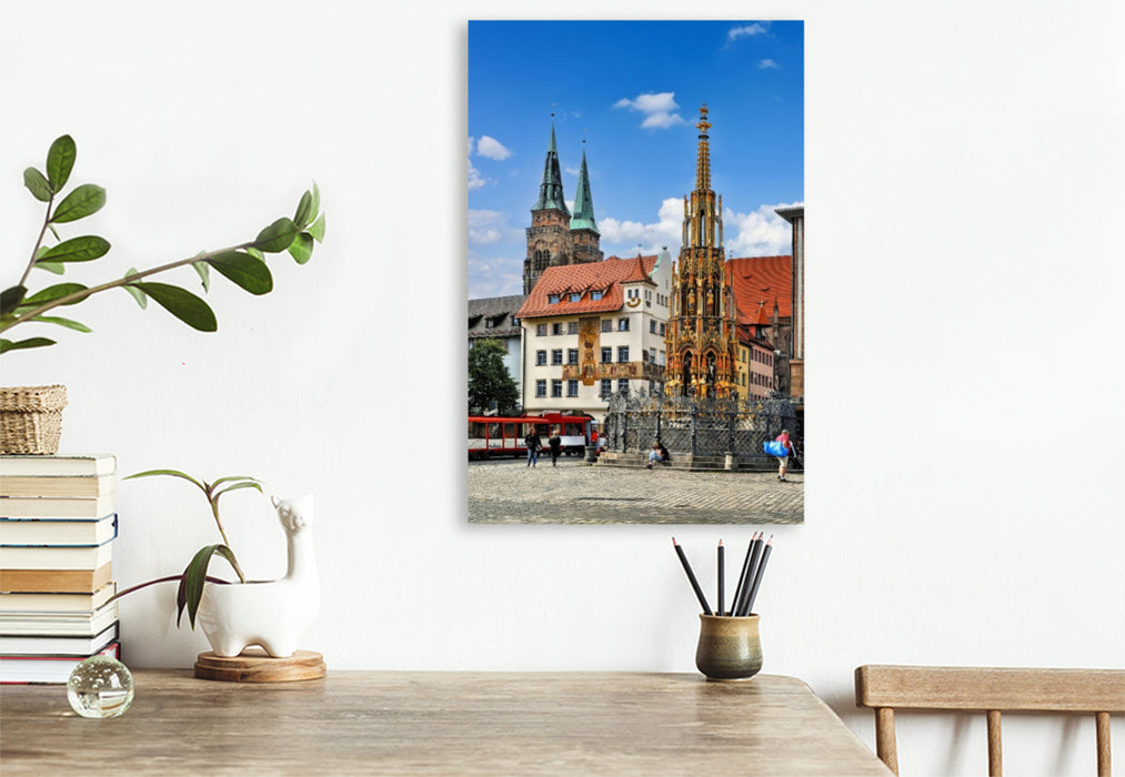 Premium Textil-Leinwand Schöner Brunnen am Hauptmarkt mit Türmen der Sebalduskirche in Nürnberg, Bayern