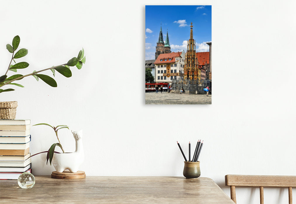 Premium Textil-Leinwand Schöner Brunnen am Hauptmarkt mit Türmen der Sebalduskirche in Nürnberg, Bayern