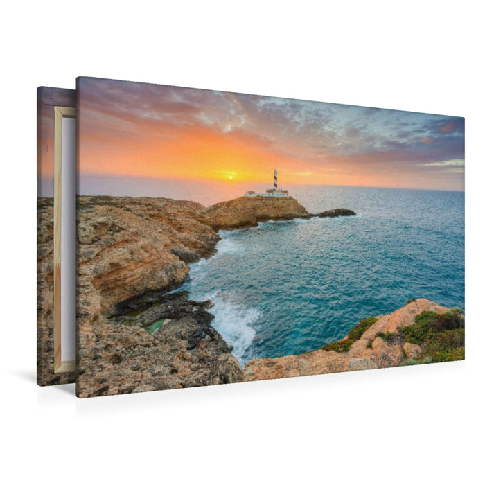 Premium Textil-Leinwand Sonnenaufgang am Faro de Cala Figuera auf Mallorca
