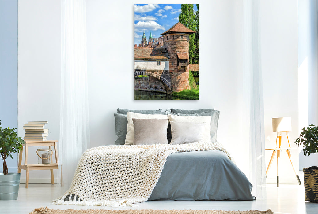 Premium Textil-Leinwand Henkerturm auf der Trödelmarktinsel mit Sandsteinbrücke (links) und Henkersteg (rechts), Nürnberg, Bayern
