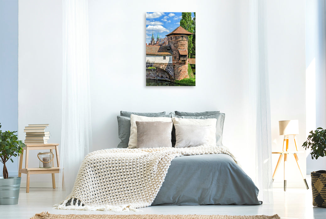Premium Textil-Leinwand Henkerturm auf der Trödelmarktinsel mit Sandsteinbrücke (links) und Henkersteg (rechts), Nürnberg, Bayern
