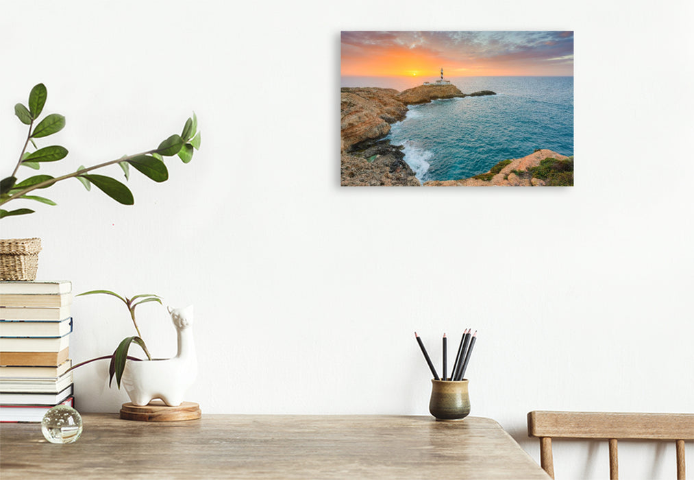 Premium Textil-Leinwand Sonnenaufgang am Faro de Cala Figuera auf Mallorca