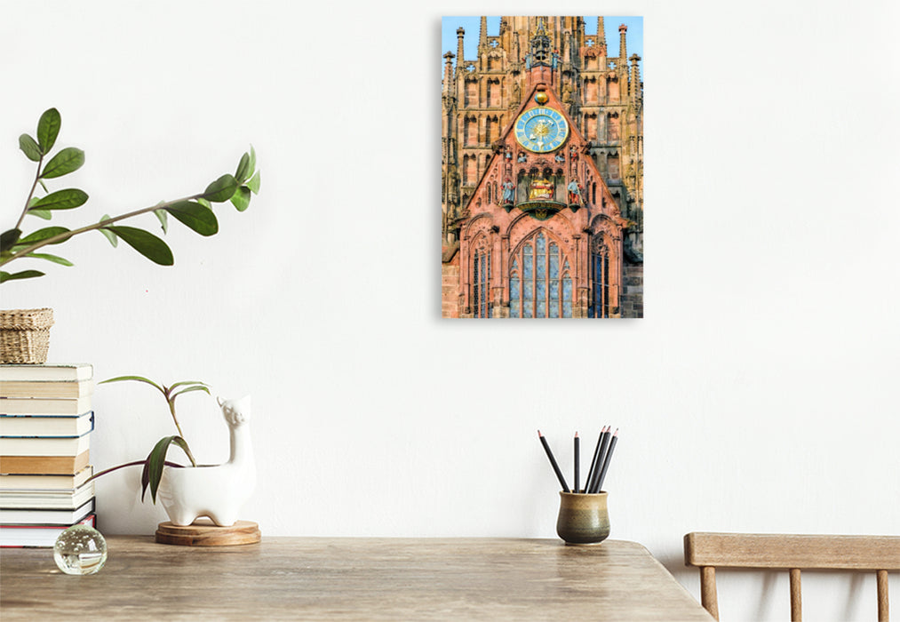 Premium Textil-Leinwand Männleinlaufen - kunstvolle astronomische Uhr am Westgiebel der Frauenkirche am Hauptmarkt in Nürnberg, Bayern