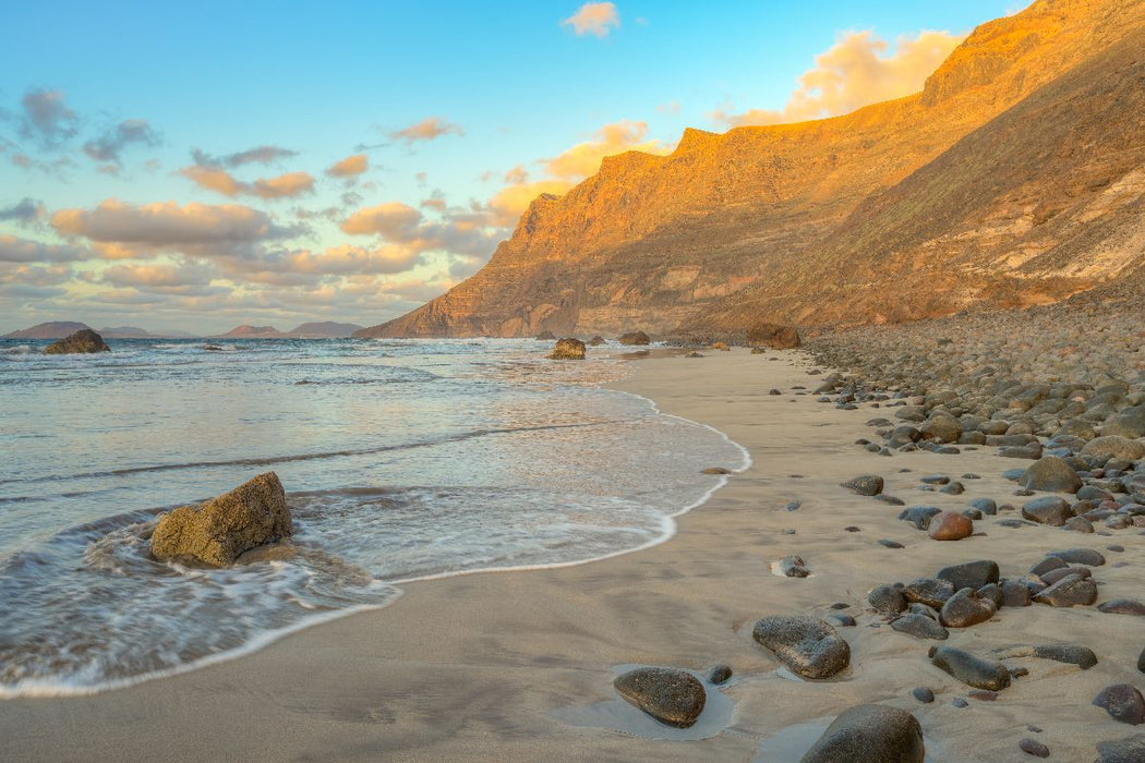Premium Textil-Leinwand Abendstimmung am Playa de Famara auf Lanzarote