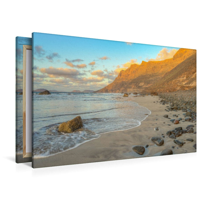 Premium Textil-Leinwand Abendstimmung am Playa de Famara auf Lanzarote