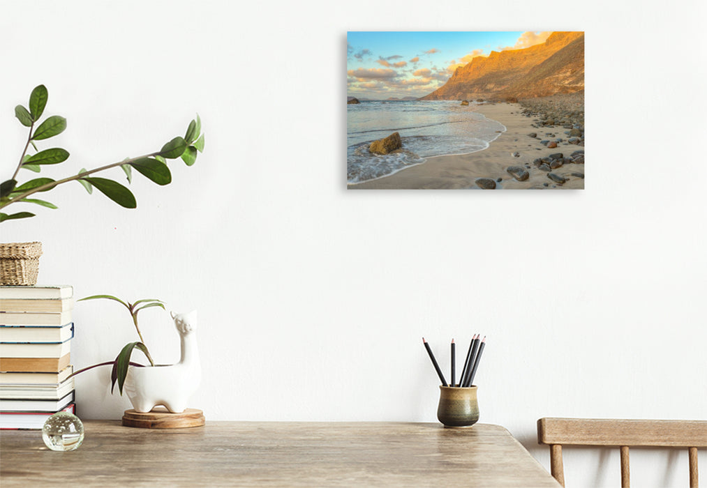 Premium Textil-Leinwand Abendstimmung am Playa de Famara auf Lanzarote