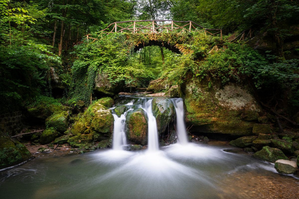 Premium Textil-Leinwand Idyllischer Schiessentümpel im Müllerthal