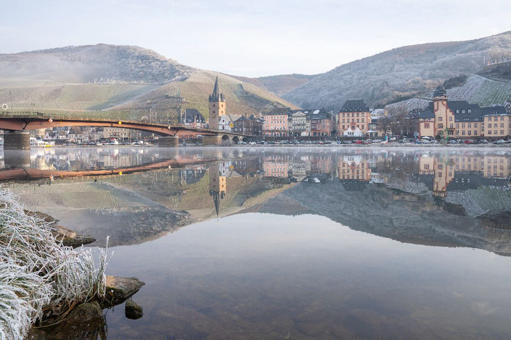 Premium Textil-Leinwand Frostige Adventszeit an der Mosel bei Bernkastel-Kues