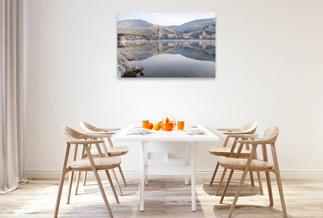Premium Textil-Leinwand Frostige Adventszeit an der Mosel bei Bernkastel-Kues