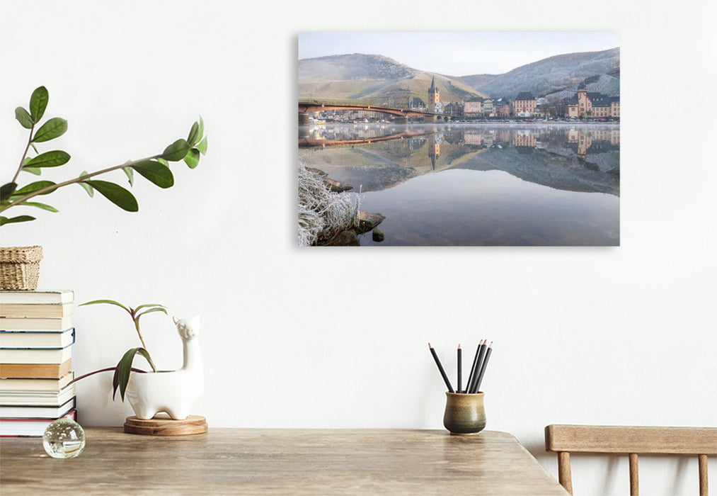 Premium Textil-Leinwand Frostige Adventszeit an der Mosel bei Bernkastel-Kues