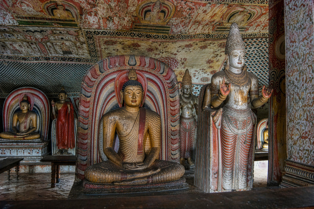 Premium Textil-Leinwand Im goldenen Licht von Dambulla