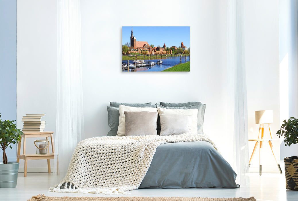 Premium Textil-Leinwand Tangermünde, Stadtsilhouette und Hafen