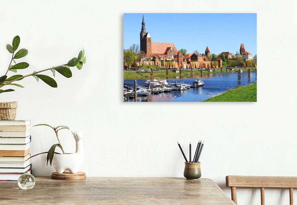 Premium Textil-Leinwand Tangermünde, Stadtsilhouette und Hafen