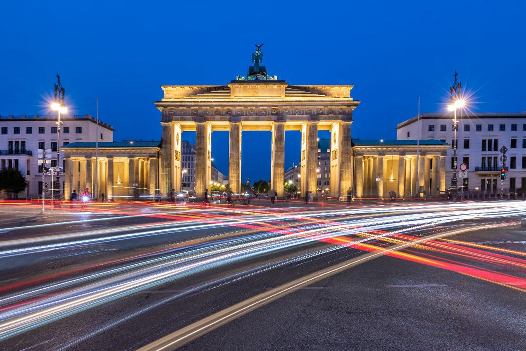 Premium Textil-Leinwand Brandenburger Tor - Abendliche Berliner Dynamik