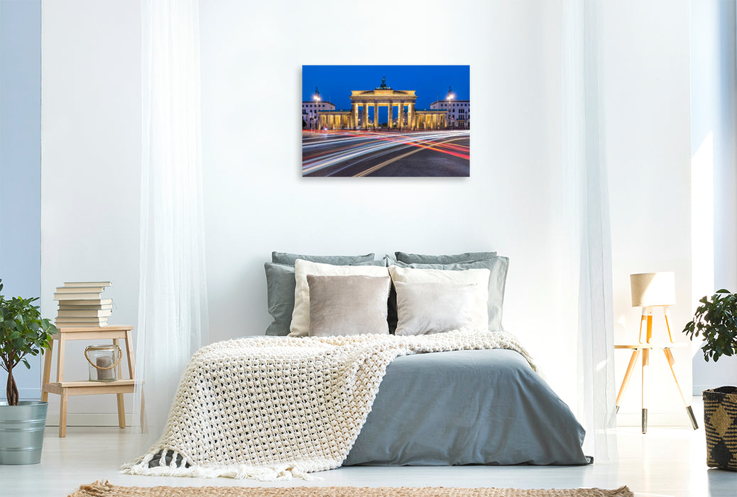 Premium Textil-Leinwand Brandenburger Tor - Abendliche Berliner Dynamik