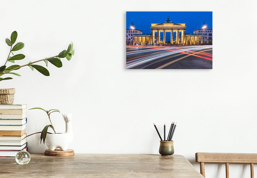 Premium Textil-Leinwand Brandenburger Tor - Abendliche Berliner Dynamik