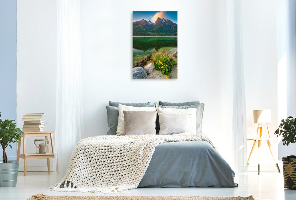 Premium Textil-Leinwand Frühling am Hintersee