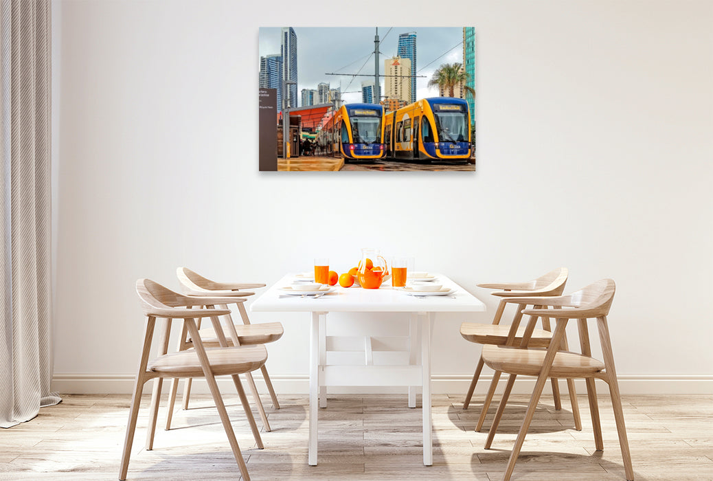Premium Textil-Leinwand Zwei Straßenbahnwagen im Surfers Paradise, Gold Coast, Queensland, Australien