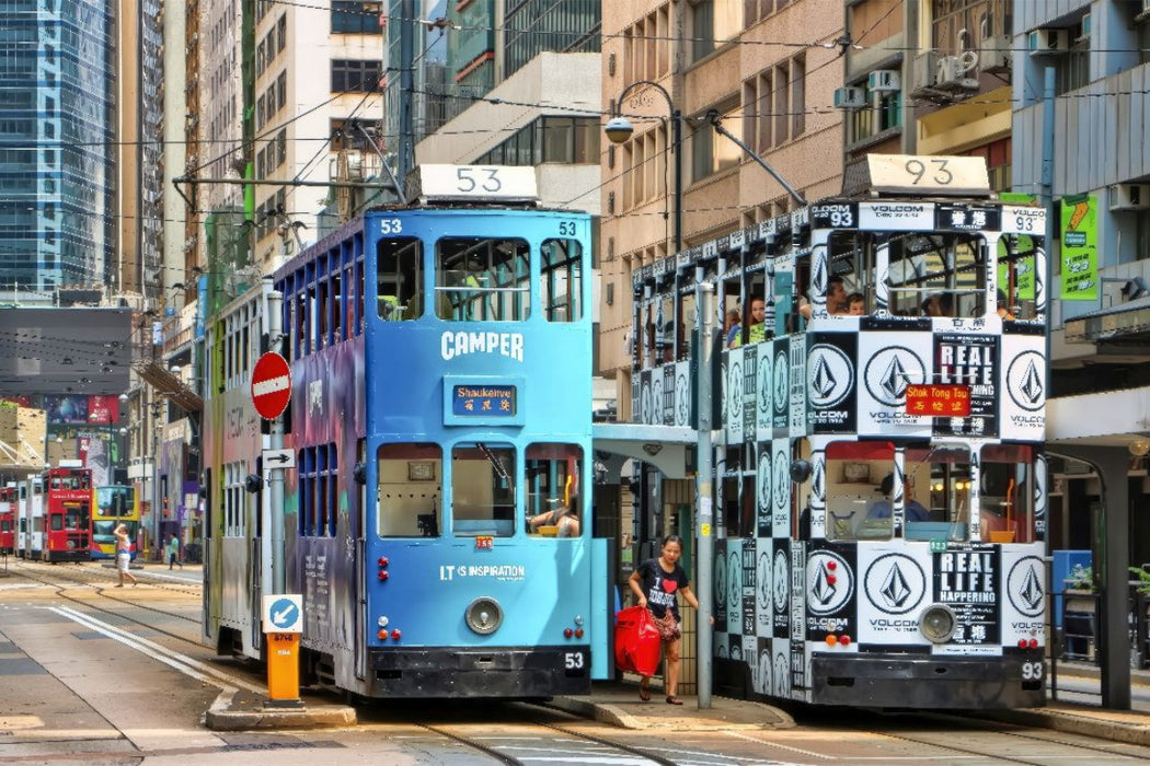 Premium Textil-Leinwand Ikonische Doppelstockstraßenbahnen in Hongkong, einige der wenigen weltweit, die ausschließlich mit Doppelstockwagen betrieben werden
