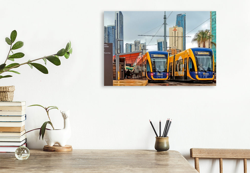 Premium Textil-Leinwand Zwei Straßenbahnwagen im Surfers Paradise, Gold Coast, Queensland, Australien