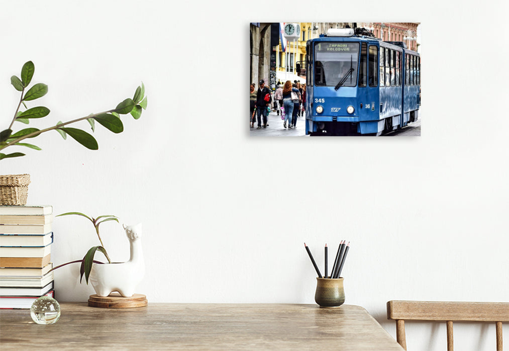 Premium Textil-Leinwand Eine Tatra KT4YU-Straßenbahn in Zagreb.