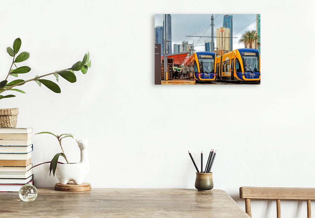 Premium Textil-Leinwand Zwei Straßenbahnwagen im Surfers Paradise, Gold Coast, Queensland, Australien