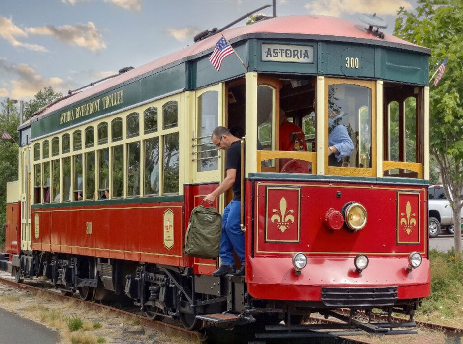 Diese historische Straßenbahn ist Teil der Astoria Riverfront Trolley-Flotte in Astoria, Oregon - CALVENDO Foto-Puzzle'