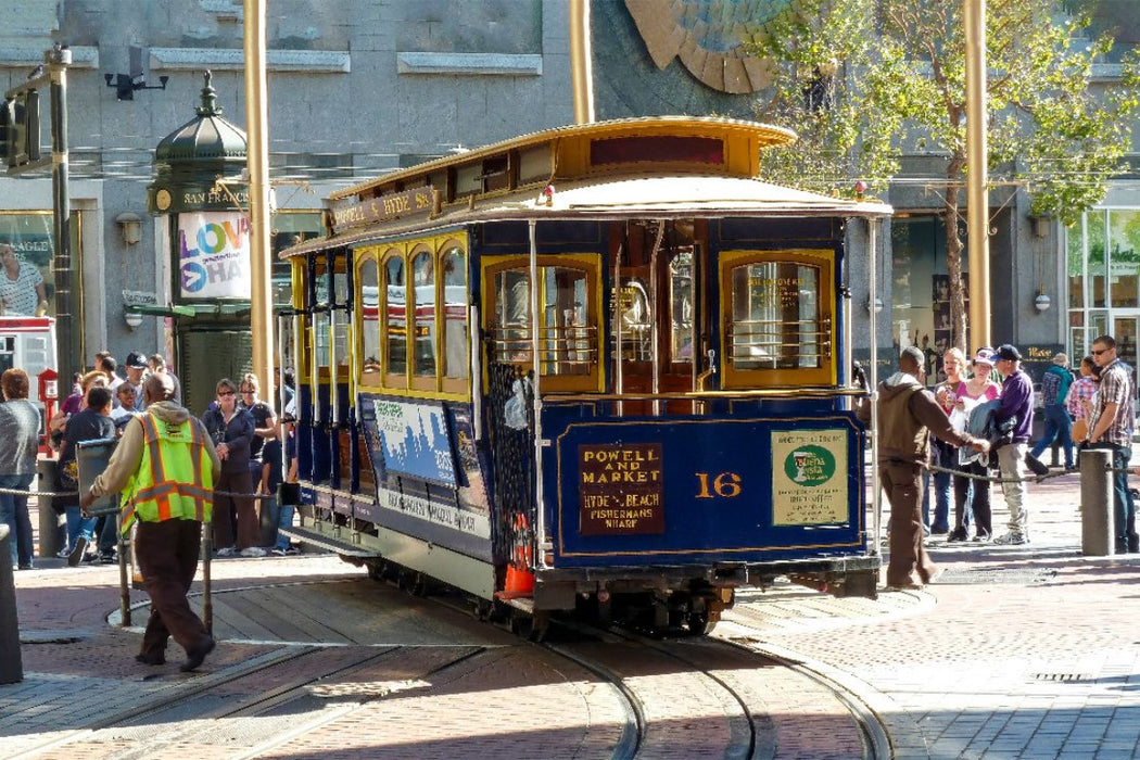 Premium Textil-Leinwand Eine der berühmten Cable Cars in San Francisco
