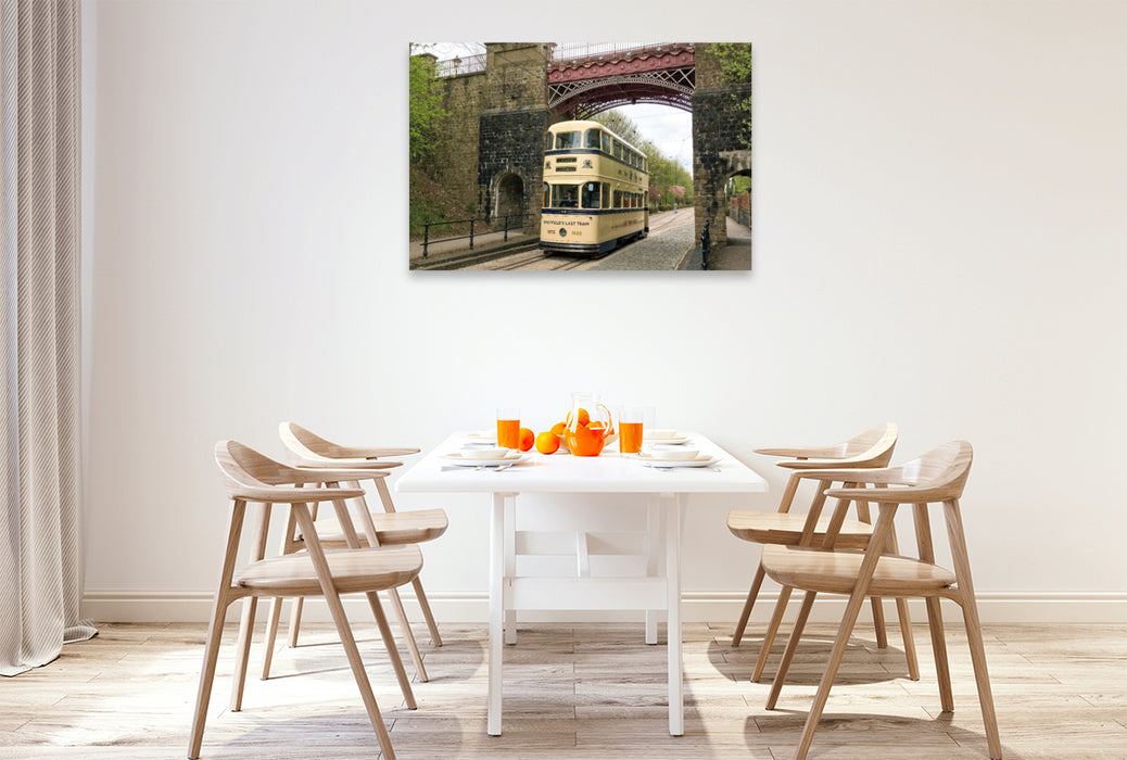 Premium Textil-Leinwand Die historische Straßenbahn Sheffield 510, die Straßenbahn fährt durch das National Tramway Museum in Crich, Derbyshire in Großbritanien