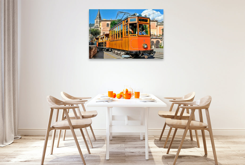 Premium Textil-Leinwand Die historische Straßenbahn Tramvia de Sóller auf Mallorca