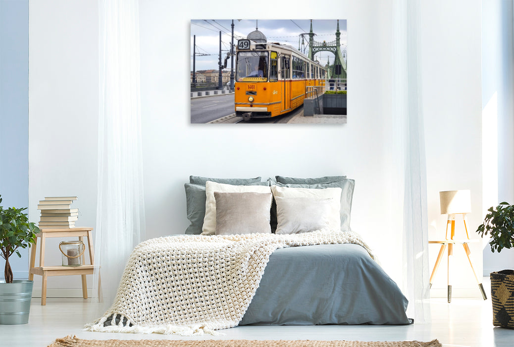 Premium Textil-Leinwand Ein Gelenktriebwagen in Budapest