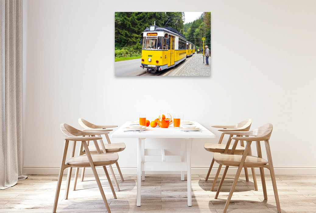 Premium Textil-Leinwand Die Kirnitzschtalbahn - eine historische Überlandstraßenbahn, sie verbindet seit 1898 Bad Schandau mit dem Lichtenhainer Wasserfall