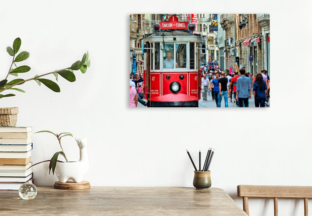Premium Textil-Leinwand Nostalgische Straßenbahn in Istanbul
