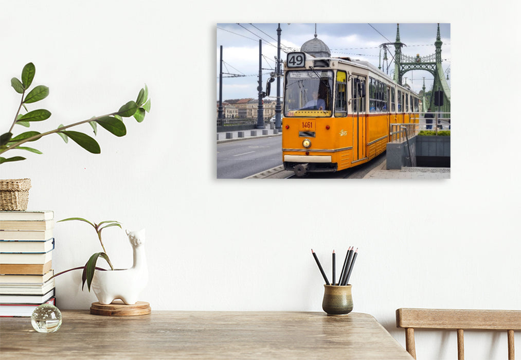 Premium Textil-Leinwand Ein Gelenktriebwagen in Budapest