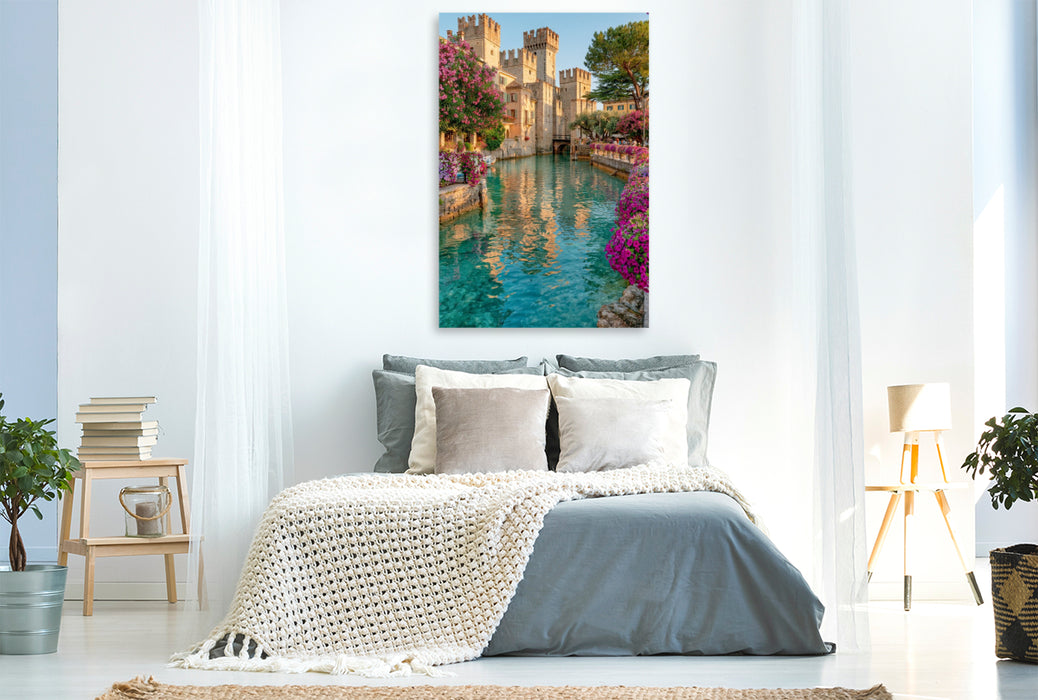 Premium Textil-Leinwand Sirmione – Romantik und Geschichte am Gardasee
