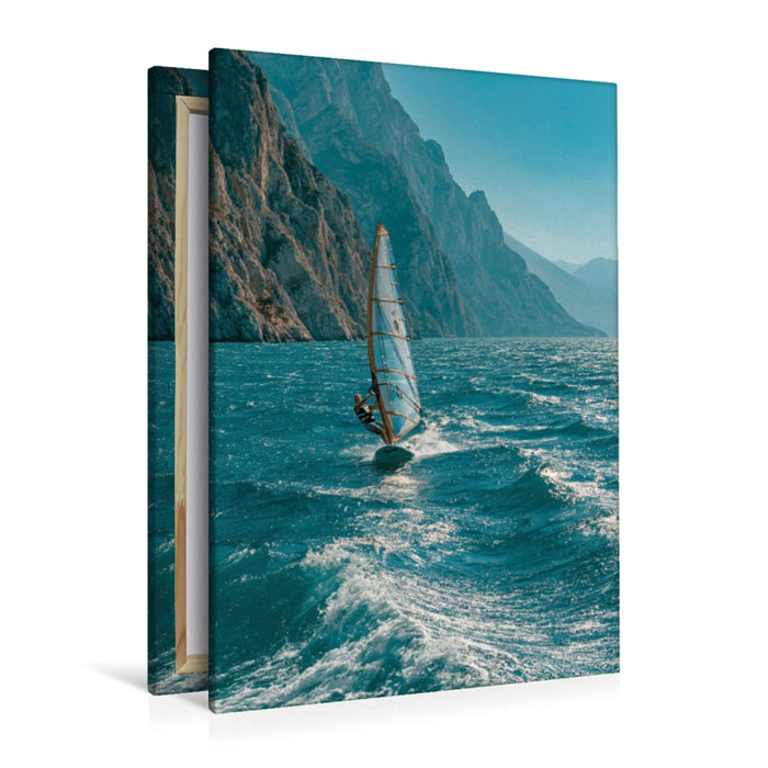 Premium Textil-Leinwand Torbole – Windsurfen auf dem türkisfarbenen Gardasee