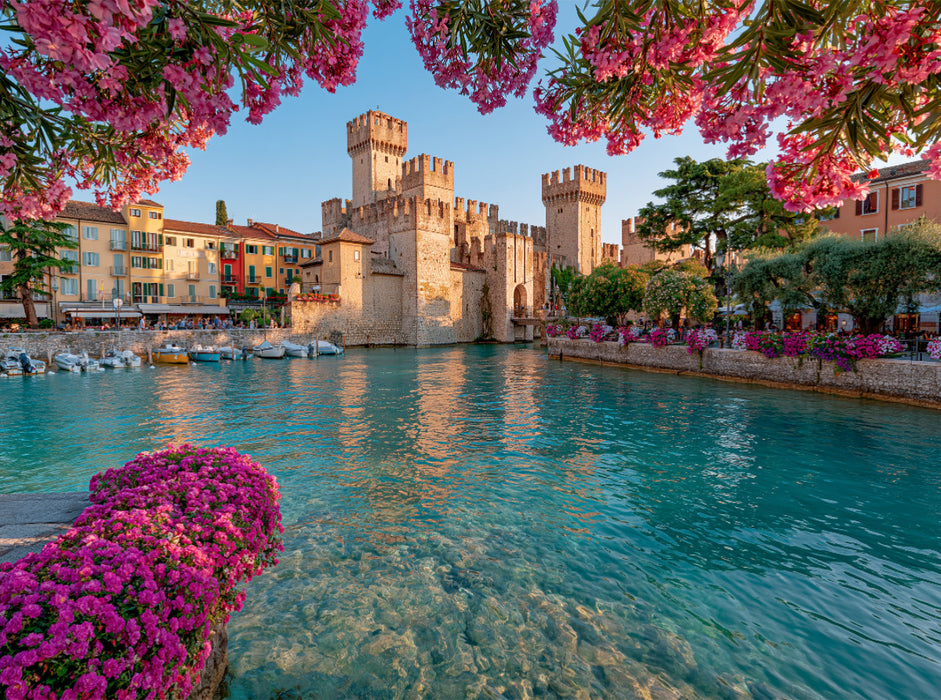 Sirmione – Frühlingsblüten an der Scaligerburg - CALVENDO Foto-Puzzle'