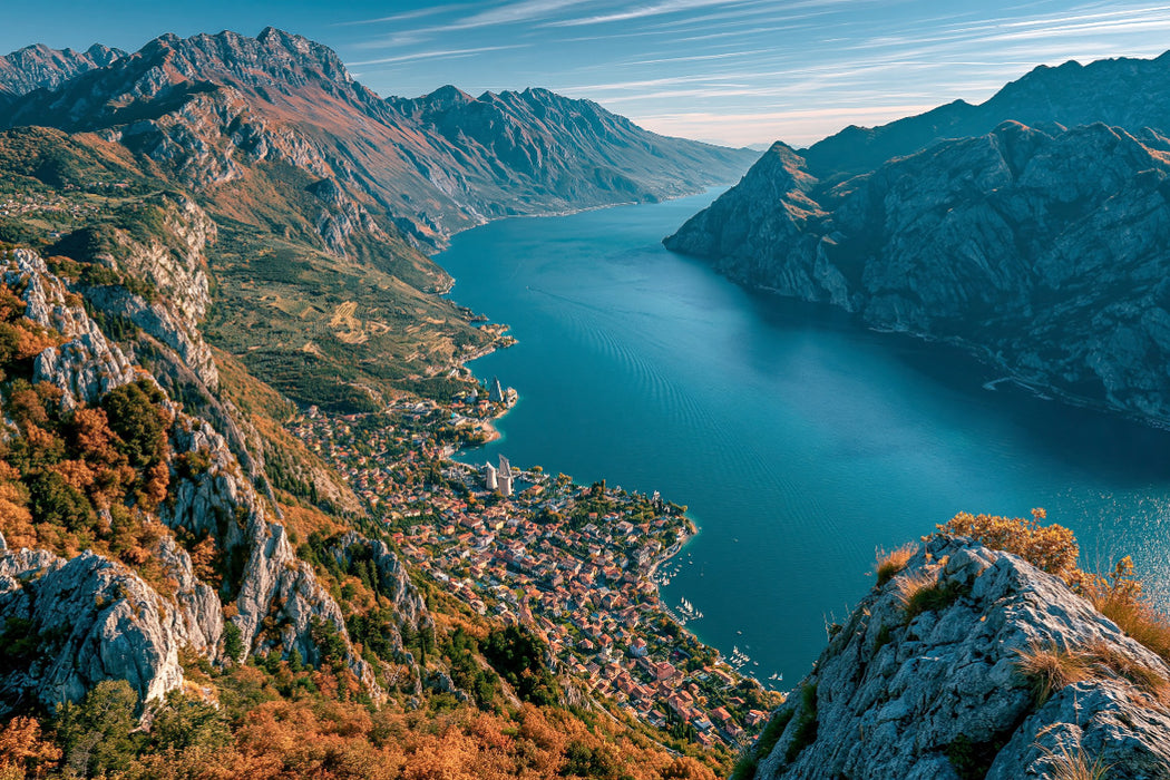 Premium Textil-Leinwand Monte Baldo – Blick über den Gardasee