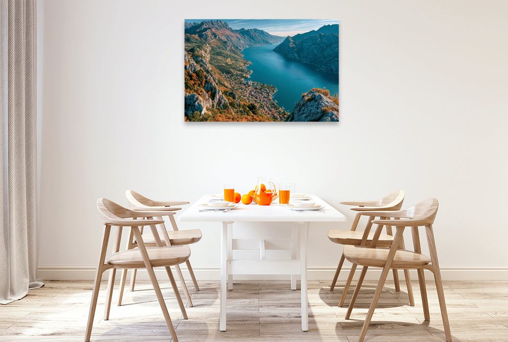 Premium Textil-Leinwand Monte Baldo – Blick über den Gardasee