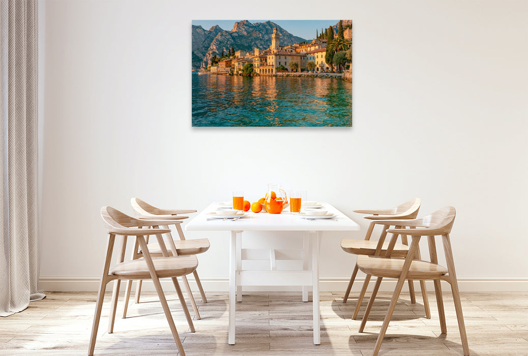 Premium Textil-Leinwand Gardasee – Goldene Herbstabende voller Reiselust