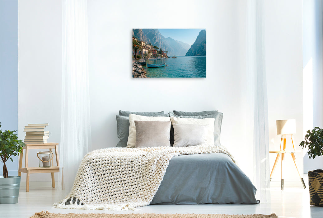 Premium Textil-Leinwand Nördlicher Gardasee – Winterliche Klarheit und alpine Ruhe